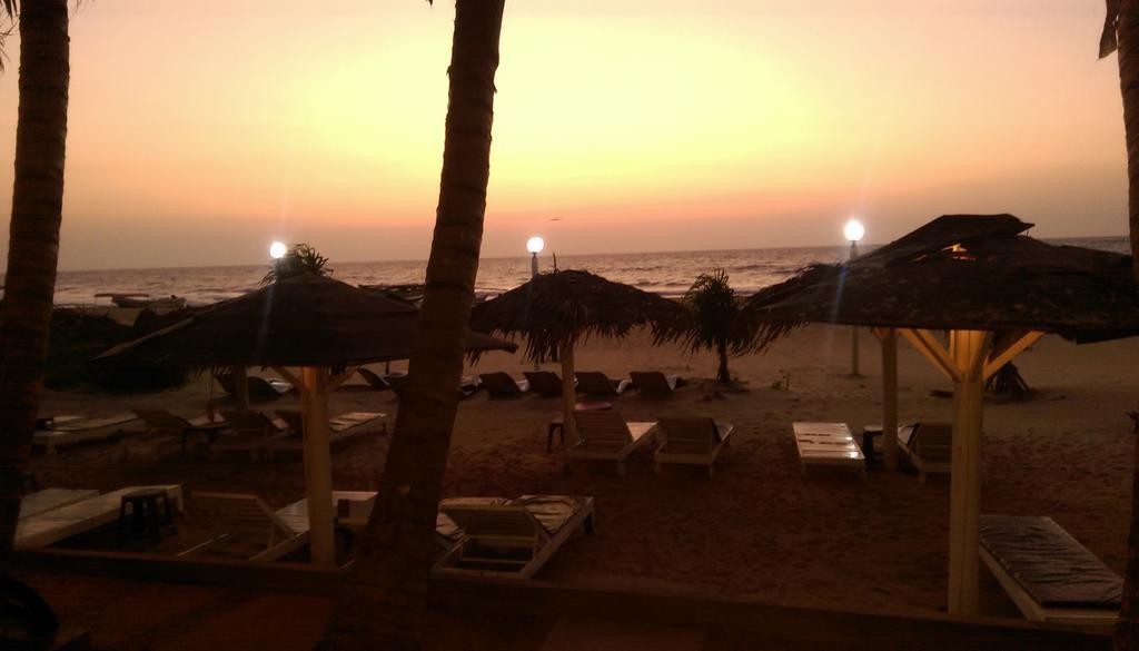 Lanka Beach Hotel Ettukala ภายนอก รูปภาพ
