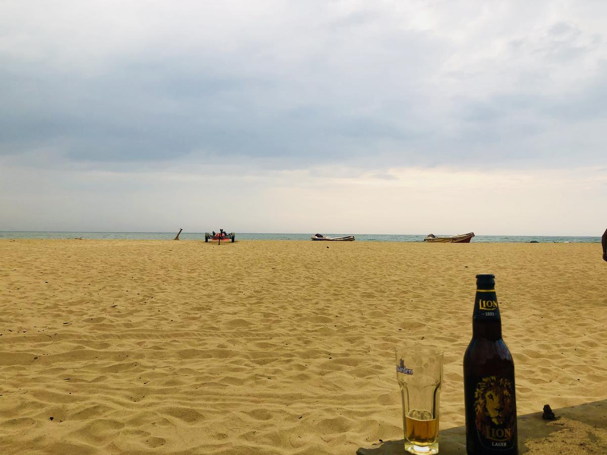 Lanka Beach Hotel Ettukala ภายนอก รูปภาพ