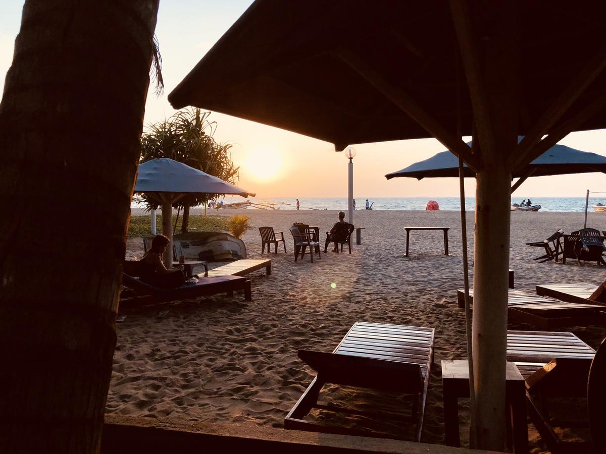 Lanka Beach Hotel Ettukala ภายนอก รูปภาพ
