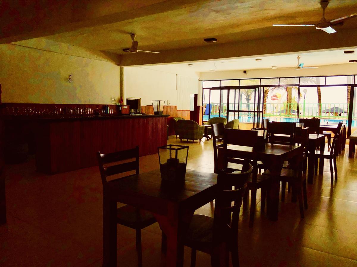 Lanka Beach Hotel Ettukala ภายนอก รูปภาพ